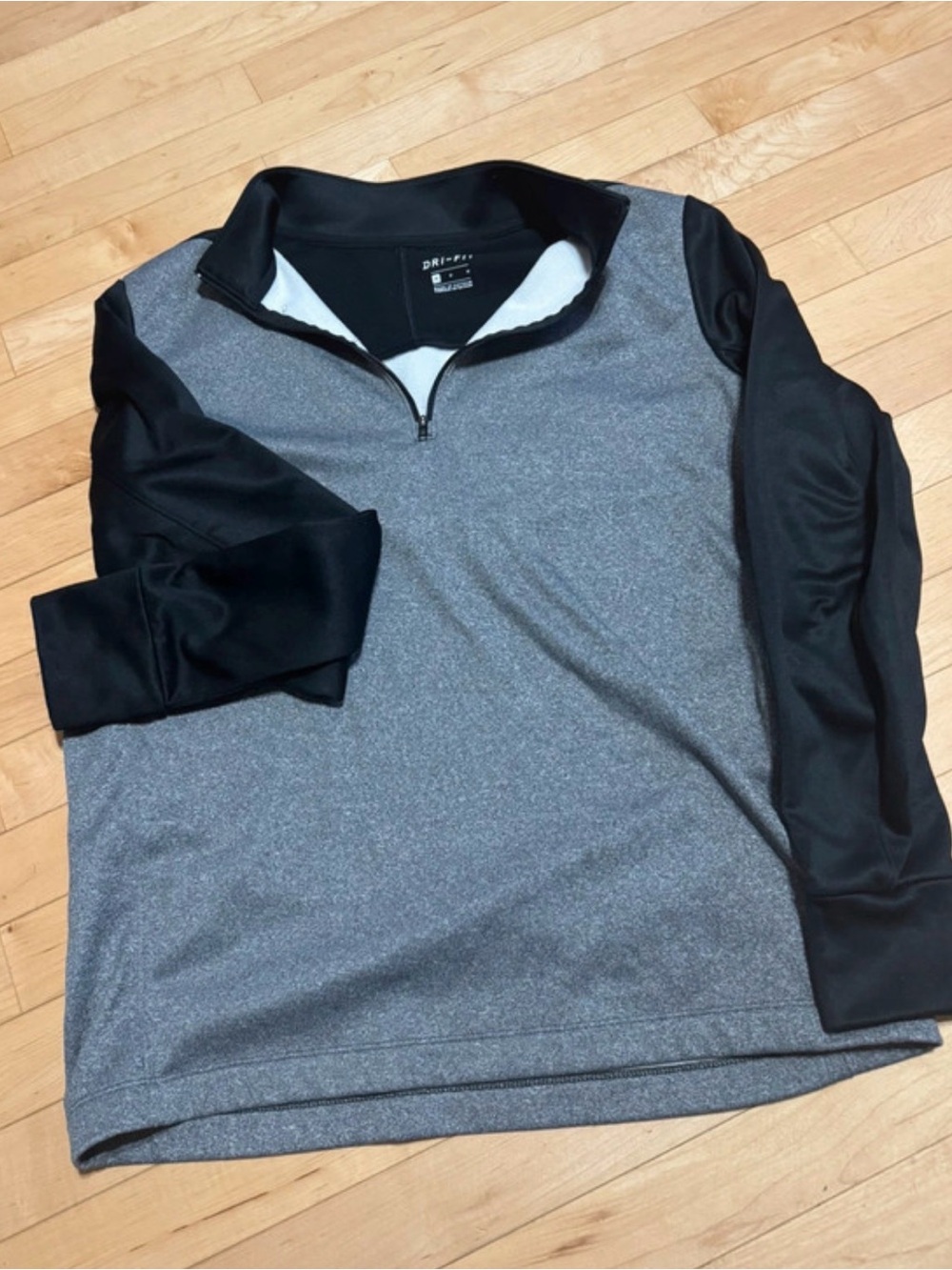 Nike Dri-FIT Men’s Gray Black Quarter Zip Pullover Size M